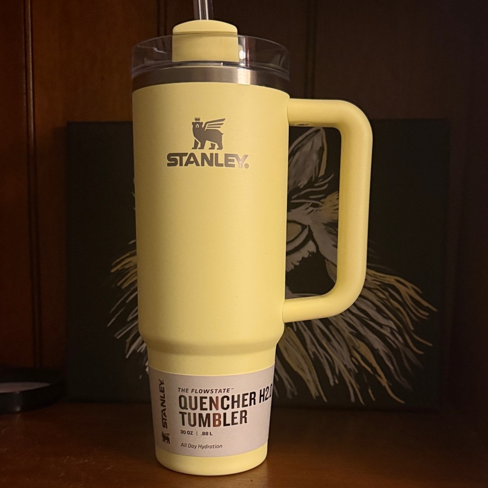 HTF Stanley Quencher H2.0 30 oz Tumbler in Bright Yellow (lemonade)